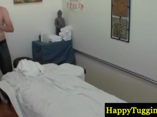 Reale jap massaggiatrice dà palla massaggio